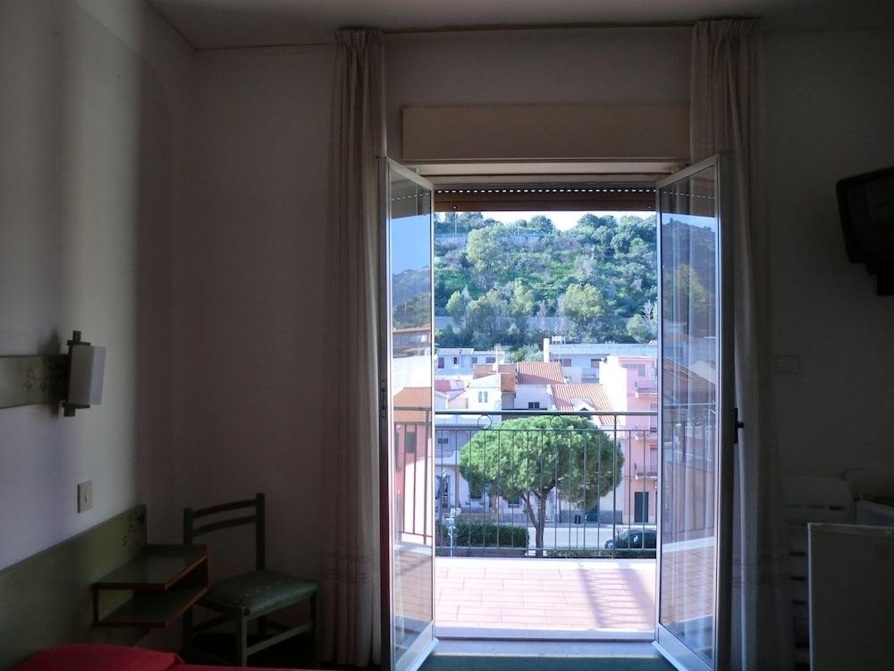 Hotel Kennedy SantʼAlessio Siculo 외부 사진